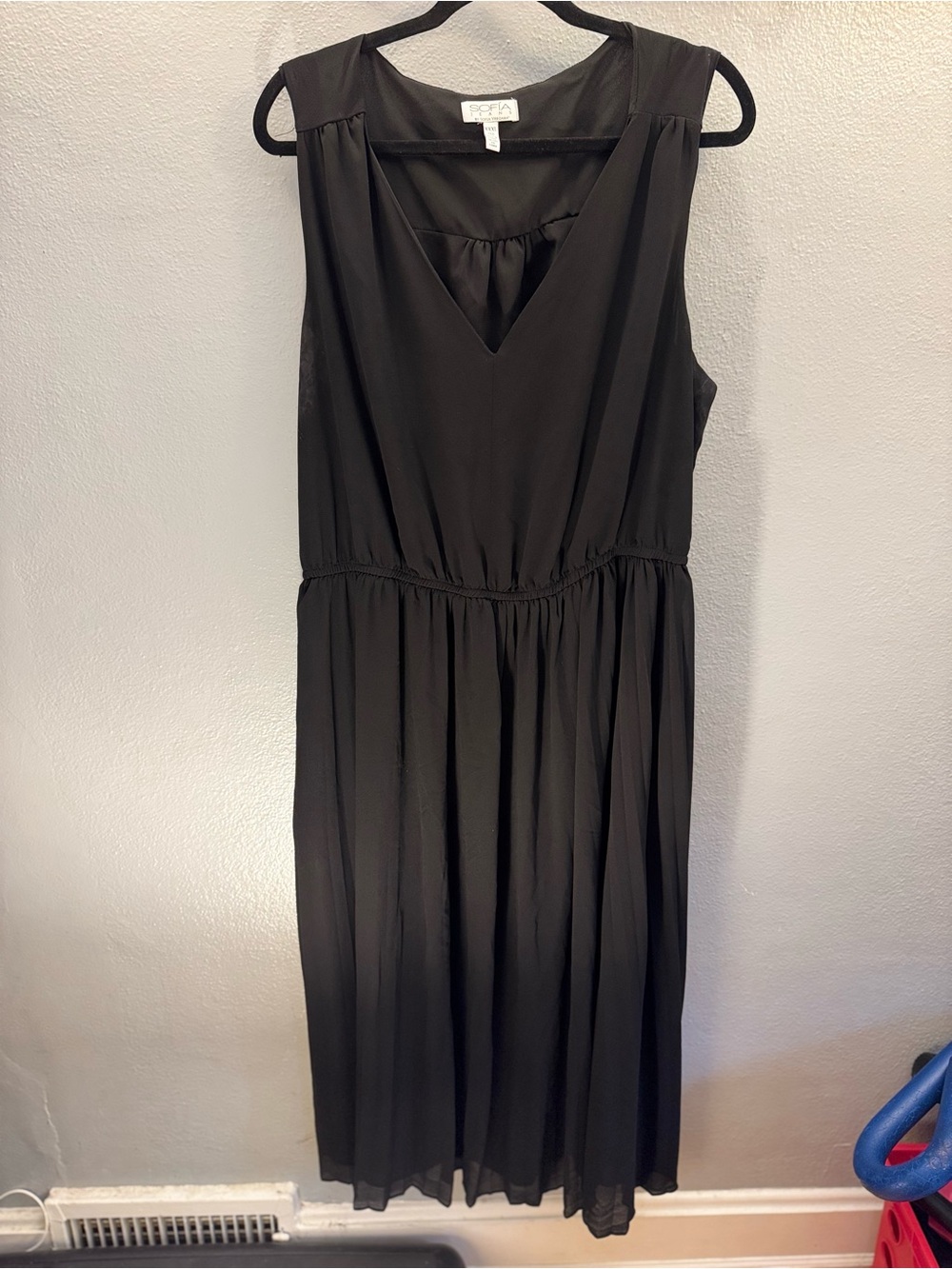 sofia by sofia vergara Black V-Neck Sleeveless Gathered Waist Dress - Picture 2 of 5
